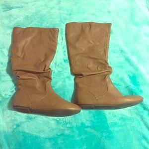 9.5 Charlotte Russe Light brown slouch boots